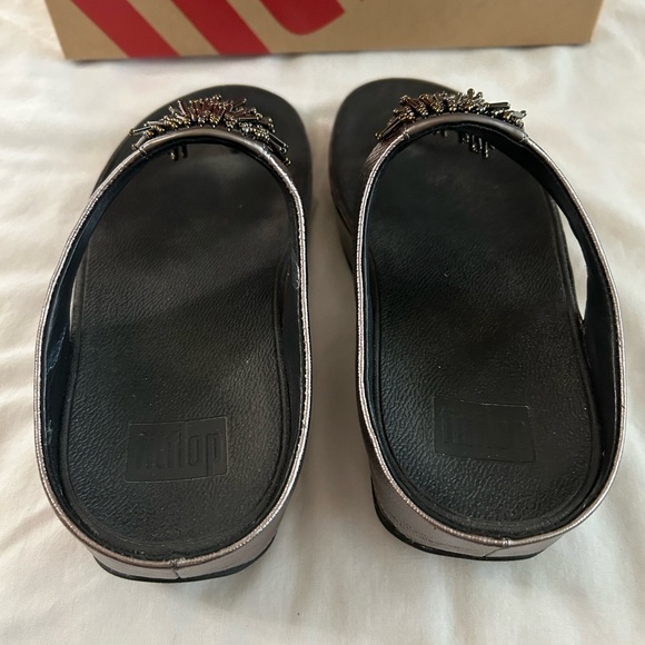 FitFlop Women's ‘CHA CHA’ size 8 silver nimbus Sandals with Beaded accessories - Picture 7 of 9